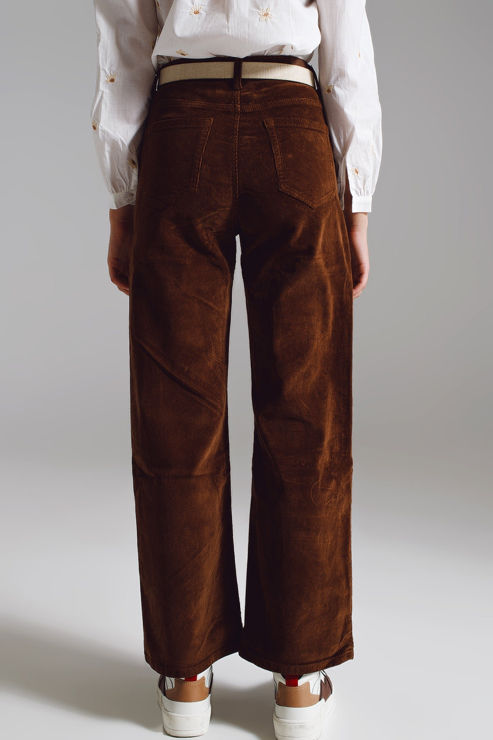 Pantalones capri marron de pana Q2