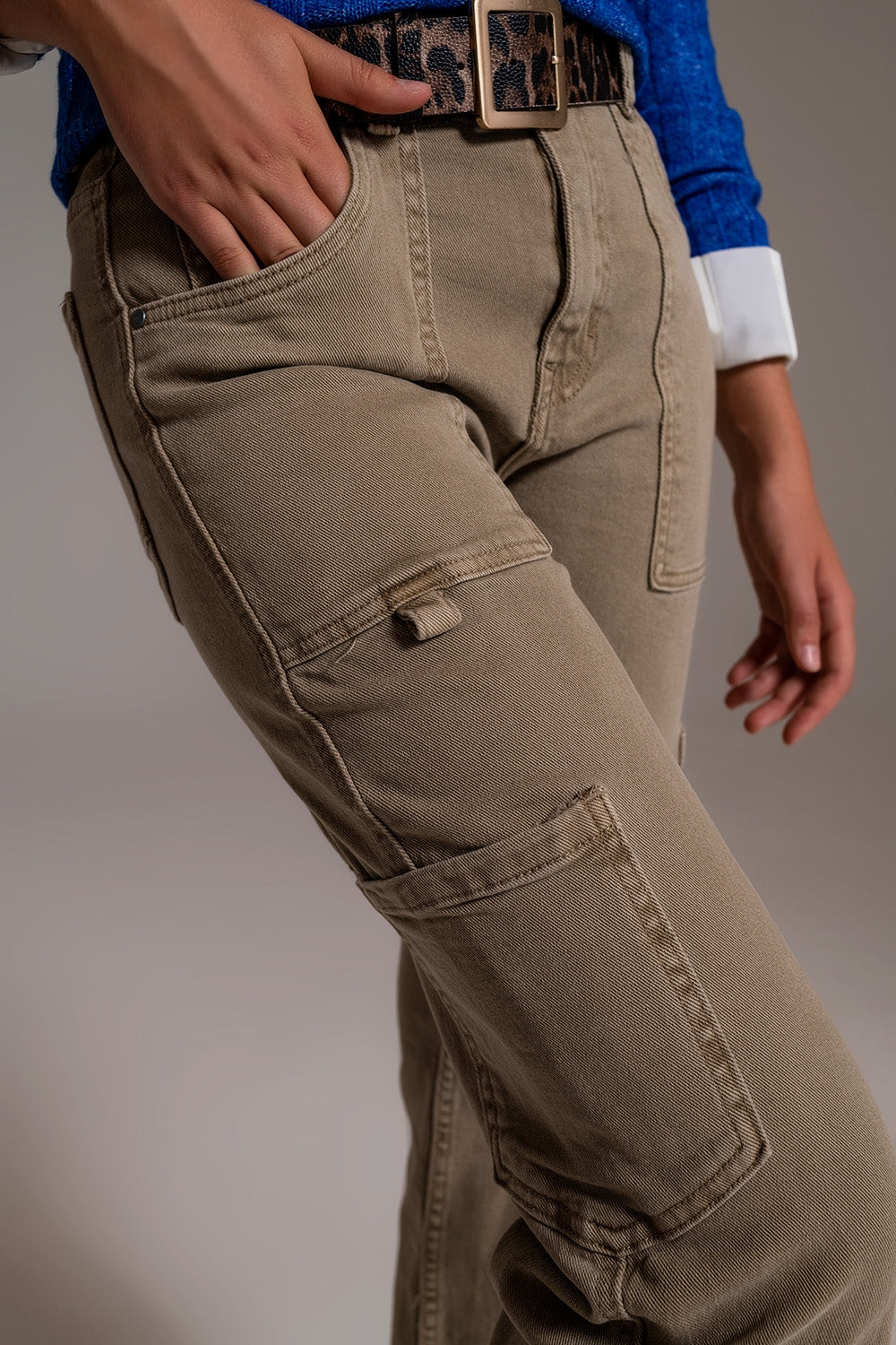 Pantalones cargo de pierna recta en marrón beige Q2