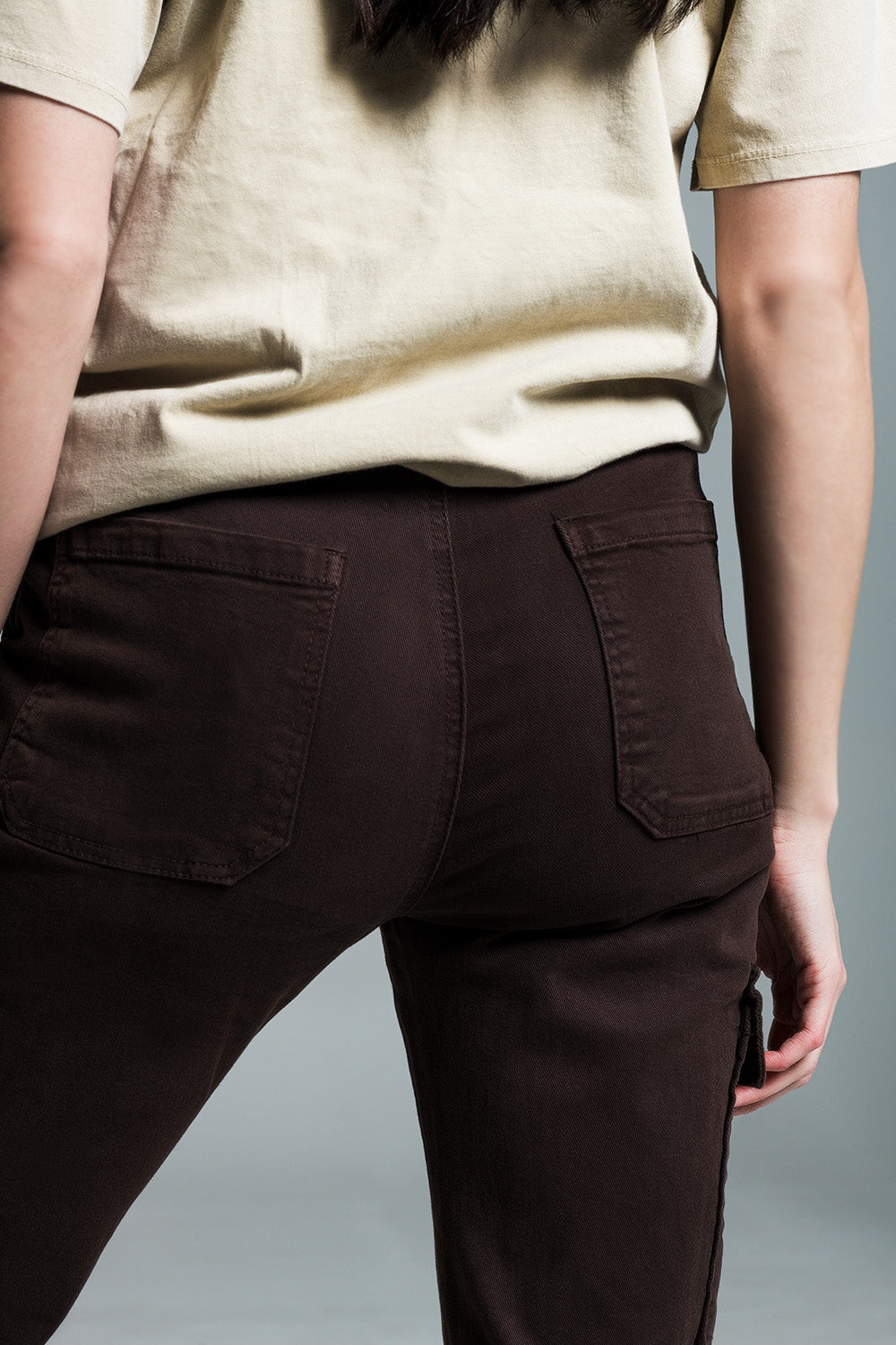 Pantalones cargo relajados en marrón oscuro Q2