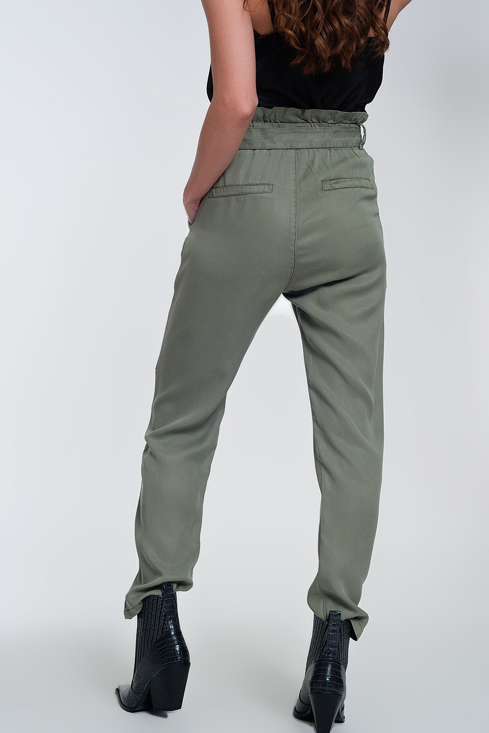 Pantalones con lazada en la cintura en verde Q2