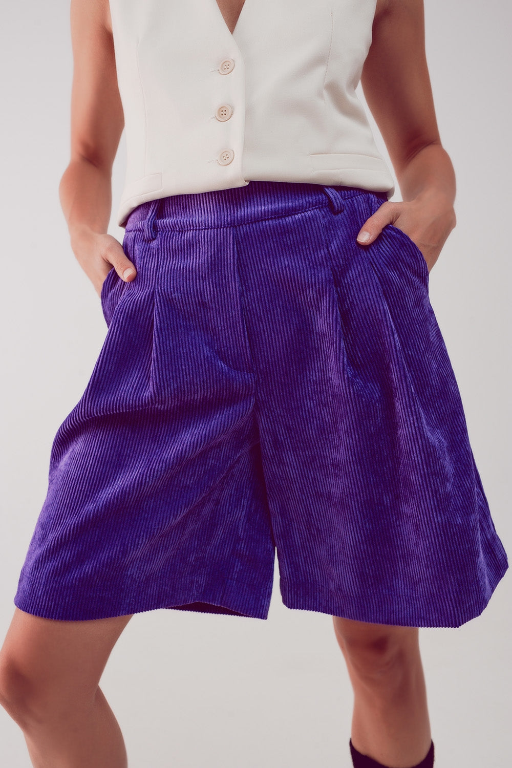 Pantalones cortos de pana morada de corte largo Q2