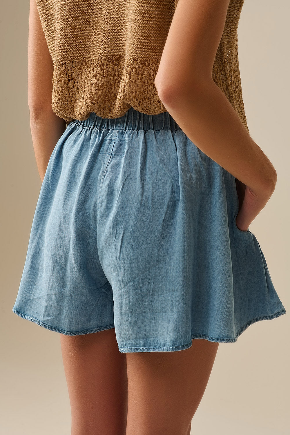 Pantalones cortos fluidos de Tencel en azul Q2