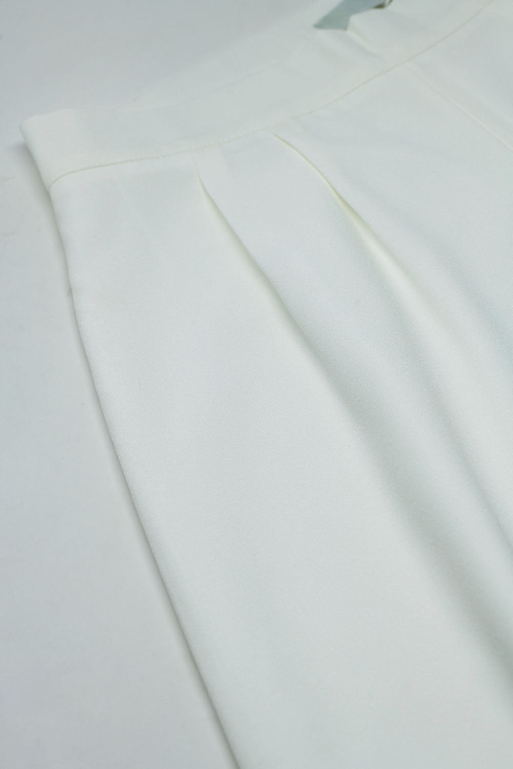 Pantalones de pata ancha en blanco Q2