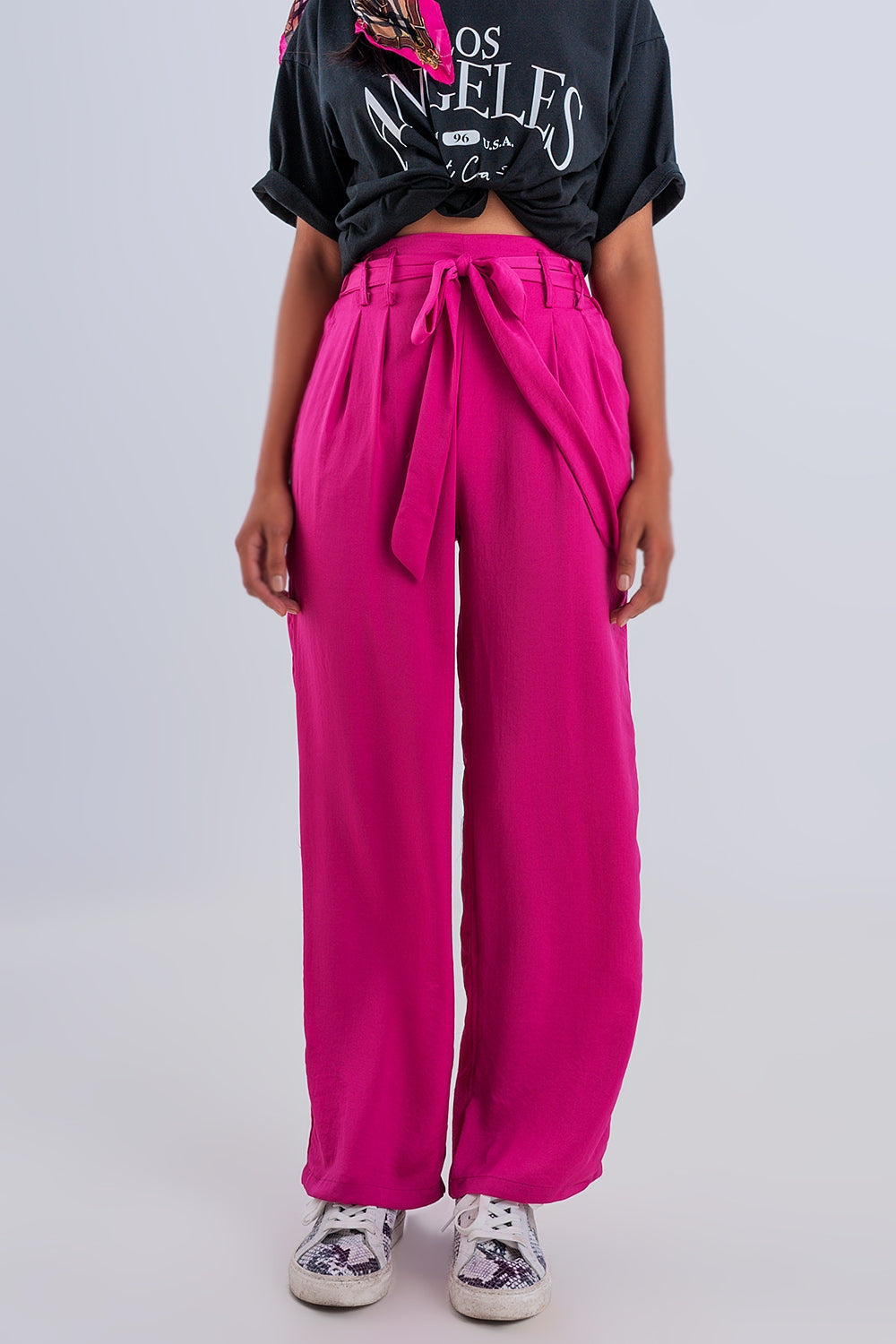Pantalones fucsia de pernera ancha con cinturón Q2