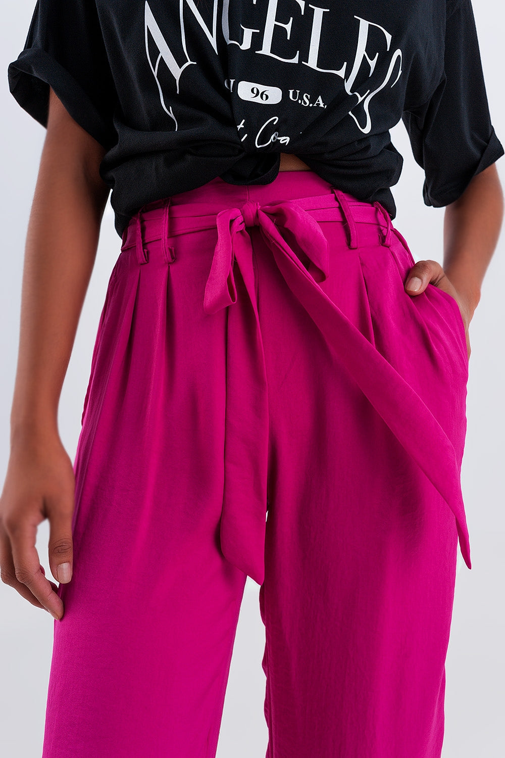 Pantalones fucsia de pernera ancha con cinturón Q2