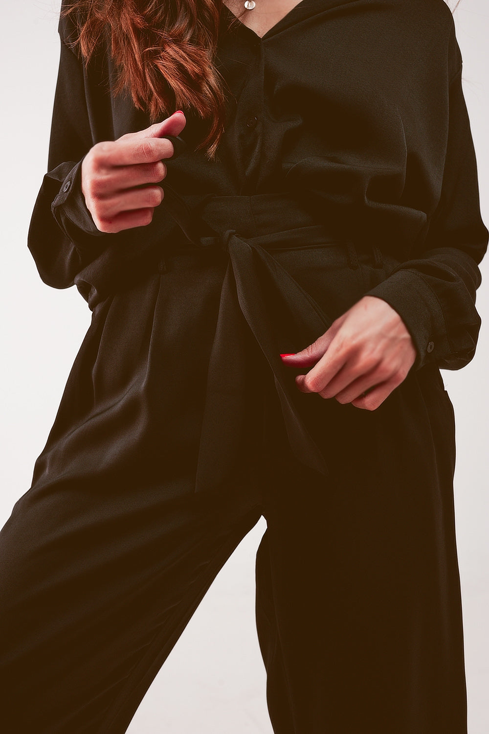 Pantalones negros de pernera ancha con cinturón Q2