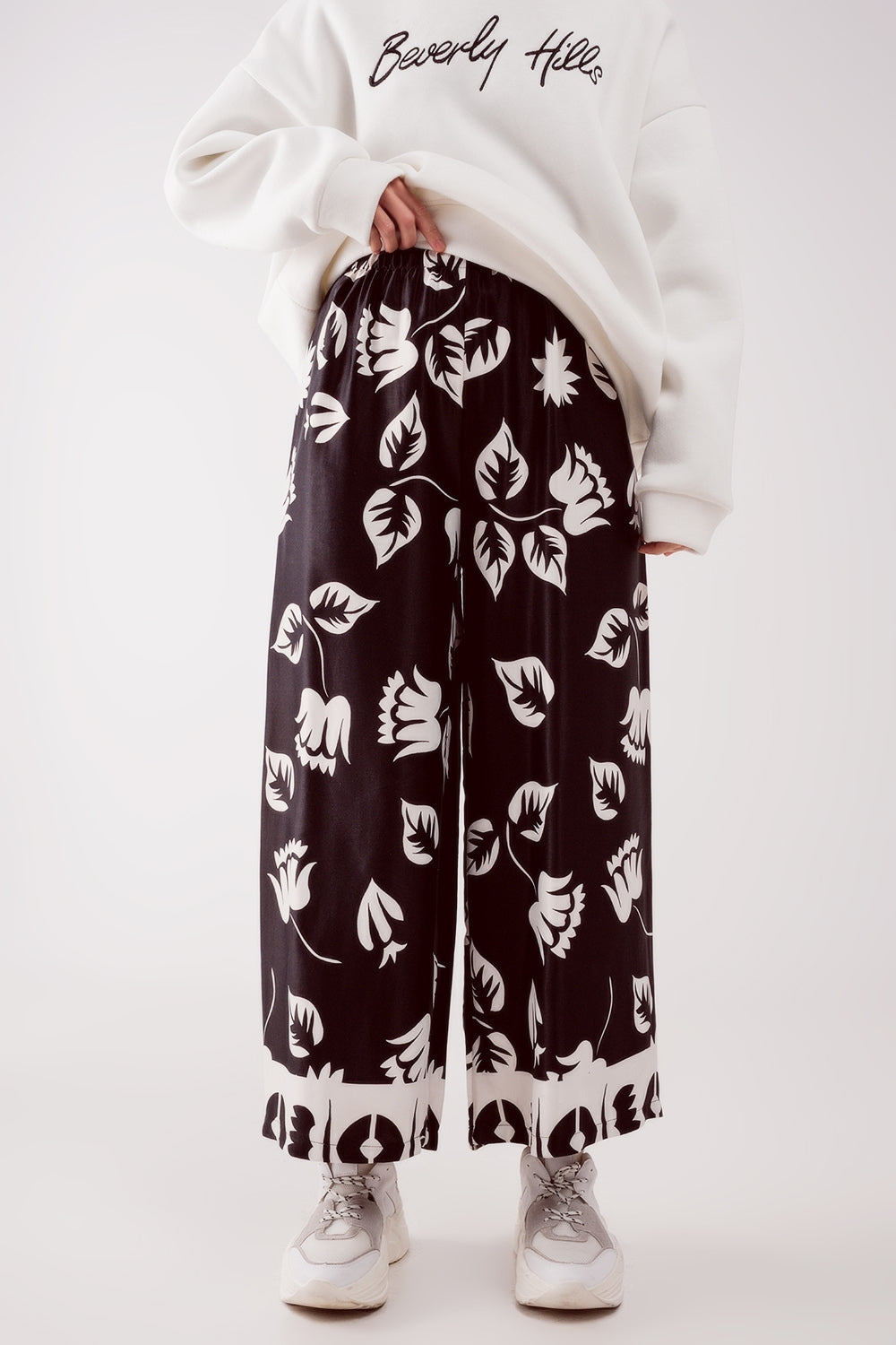 Pantalones negros elásticos de pernera muy ancha Q2