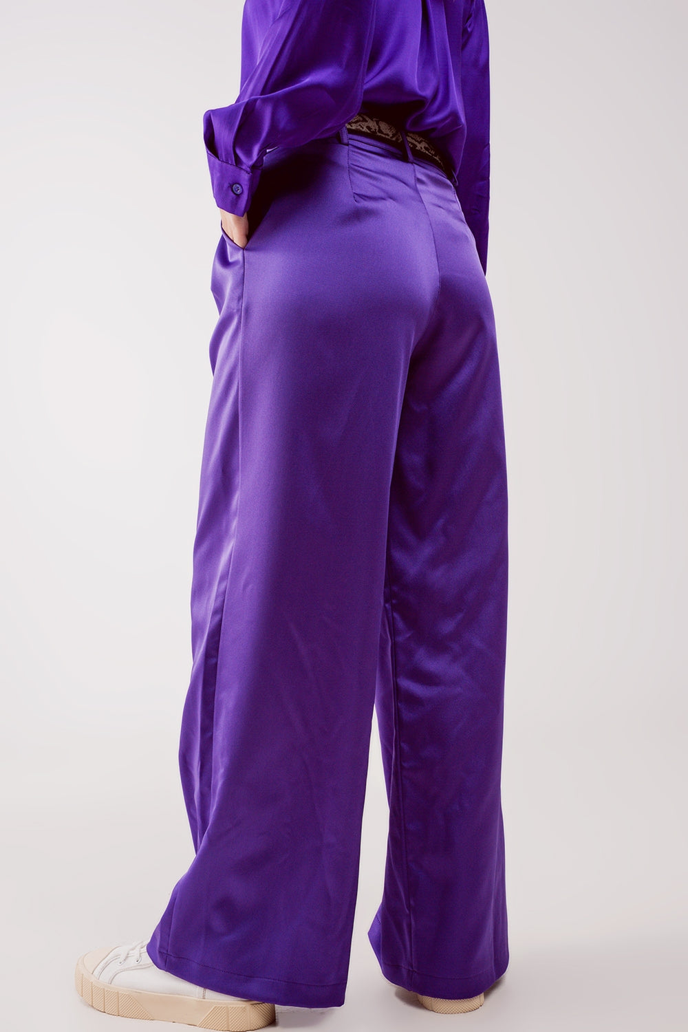 Pantalones palazzo con pinzas en morado Q2