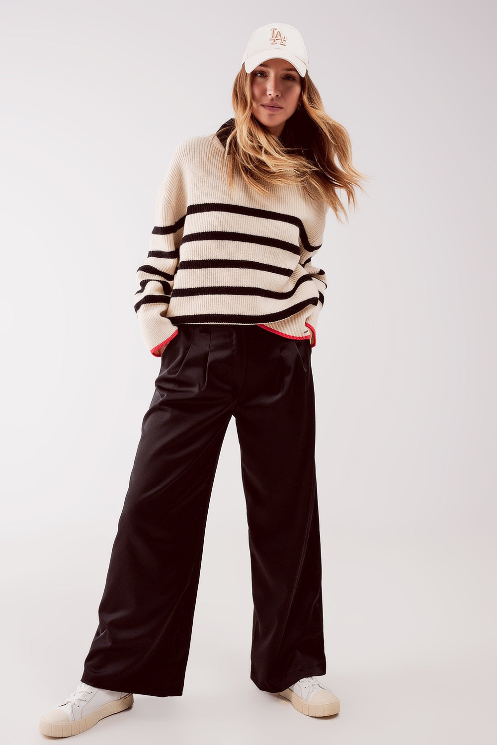 Pantalones palazzo con pinzas en negro Q2