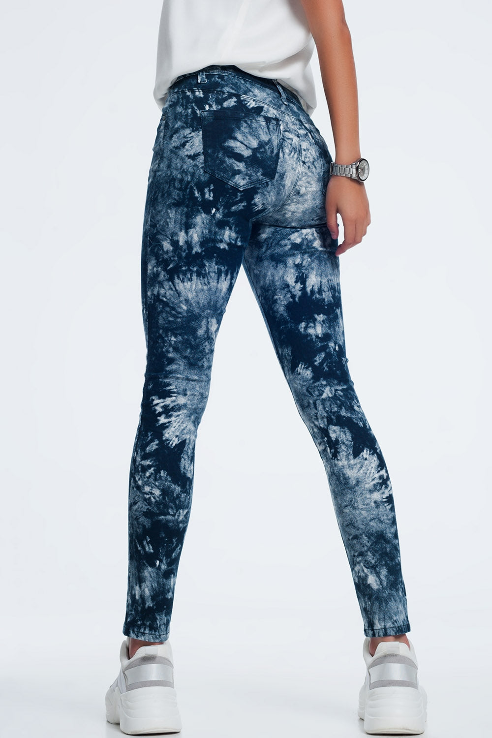 Pantalones pitillo teñidos de azul Q2