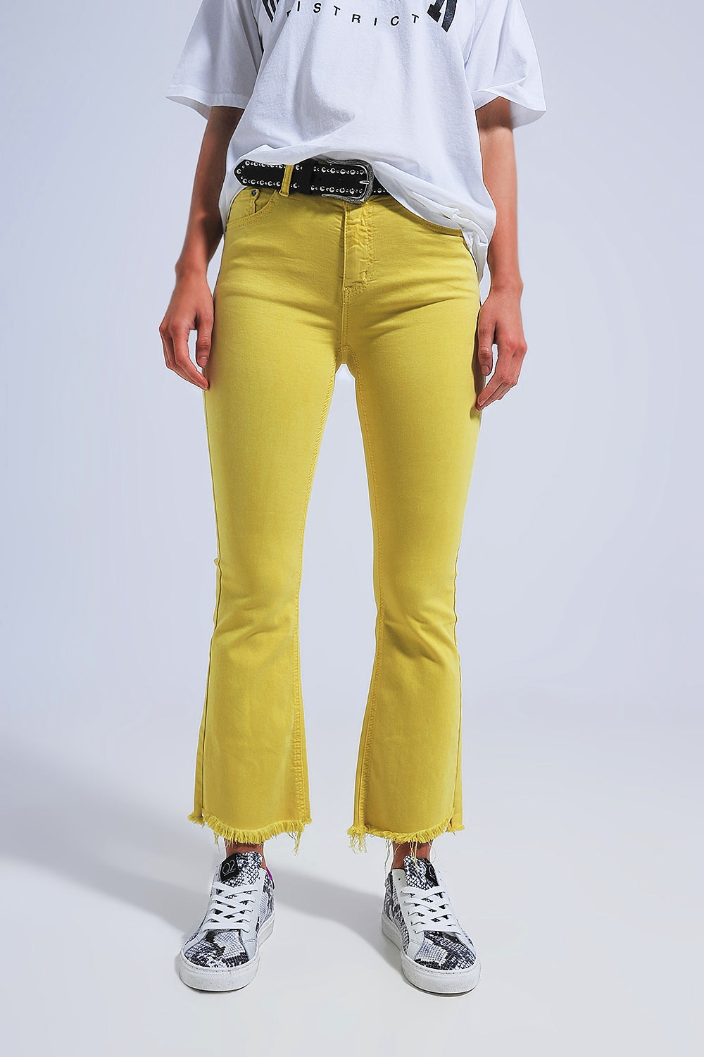 Pantalones rectos en amarillo con tobillos anchos Q2