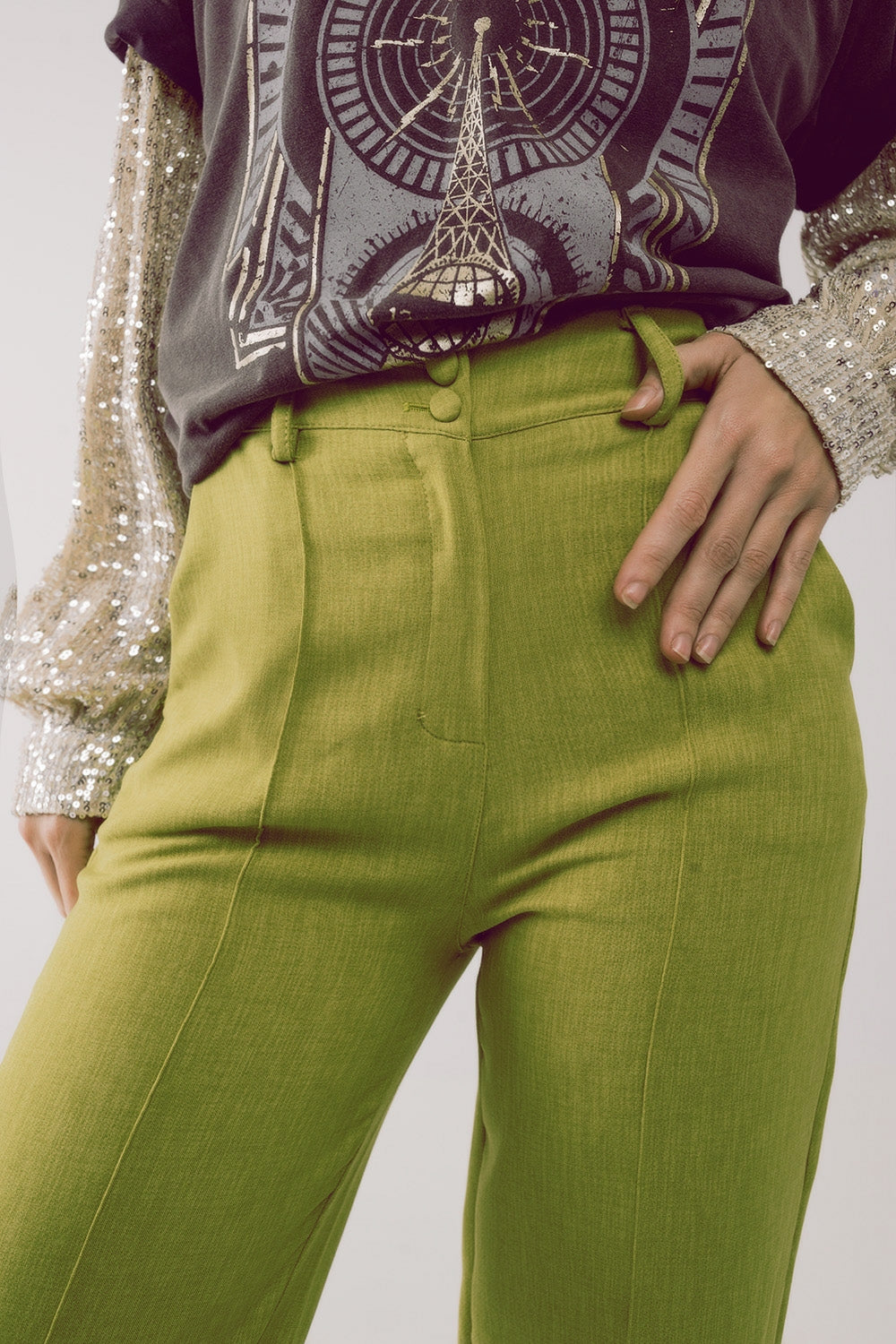 Pantalones verdes de corte sartorial y pernera recta Q2