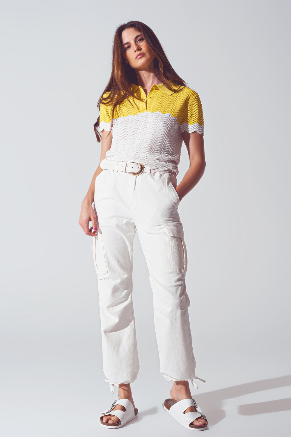 Polo corto de punto con bloques de color en blanco y amarillo Q2