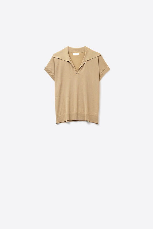 Q2 Polo de punto fino de manga corta en camel