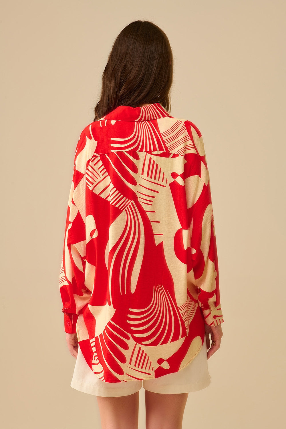 Polo rojo con estampado abstracto Q2