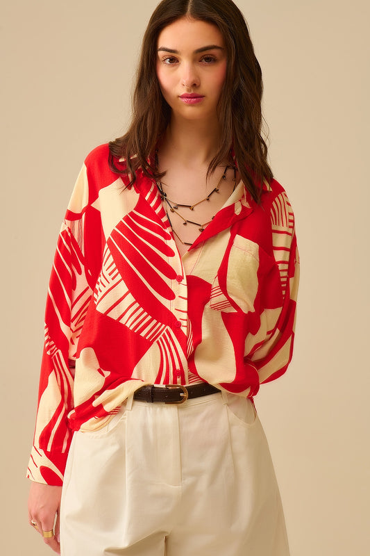 Q2 Polo rojo con estampado abstracto