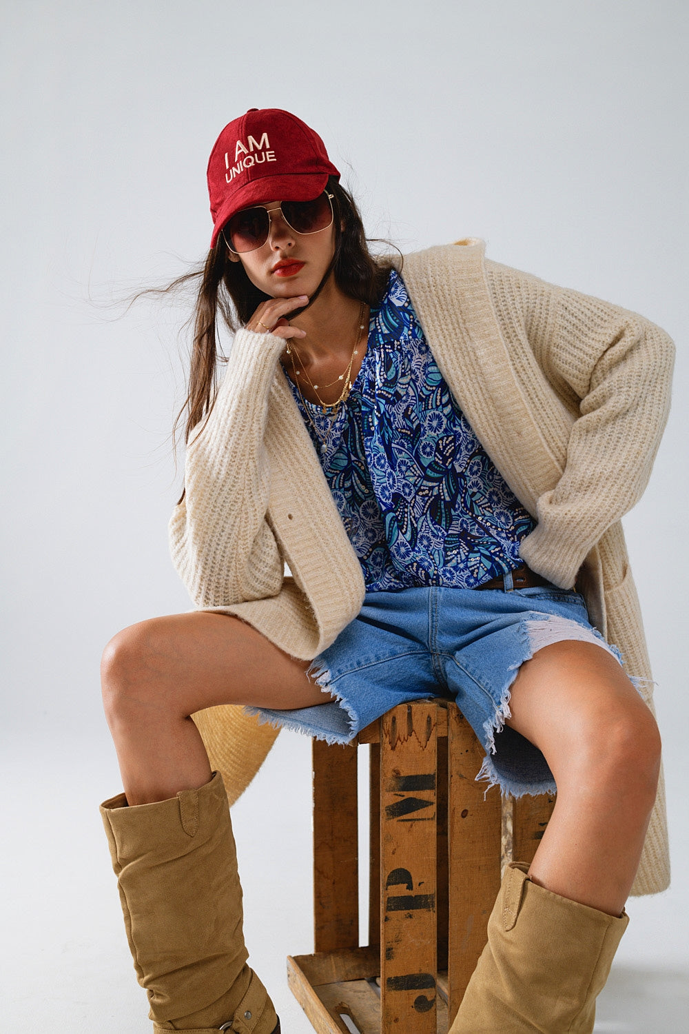 Q2 Rebeca larga de canalé con bolsillos y capucha en color crema