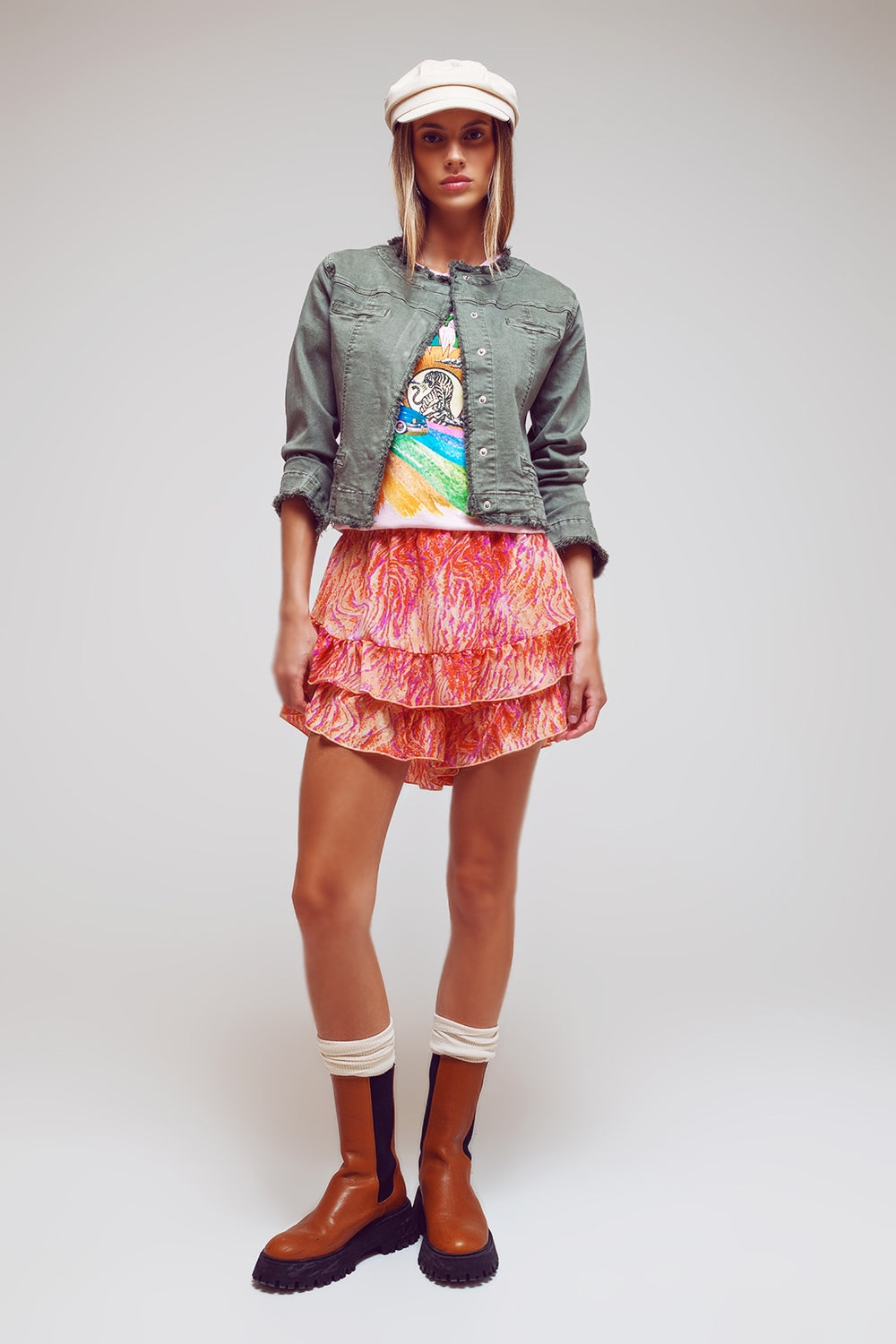 Shorts con volantes en estampado abstracto de cebra en naranja y fucsia Q2