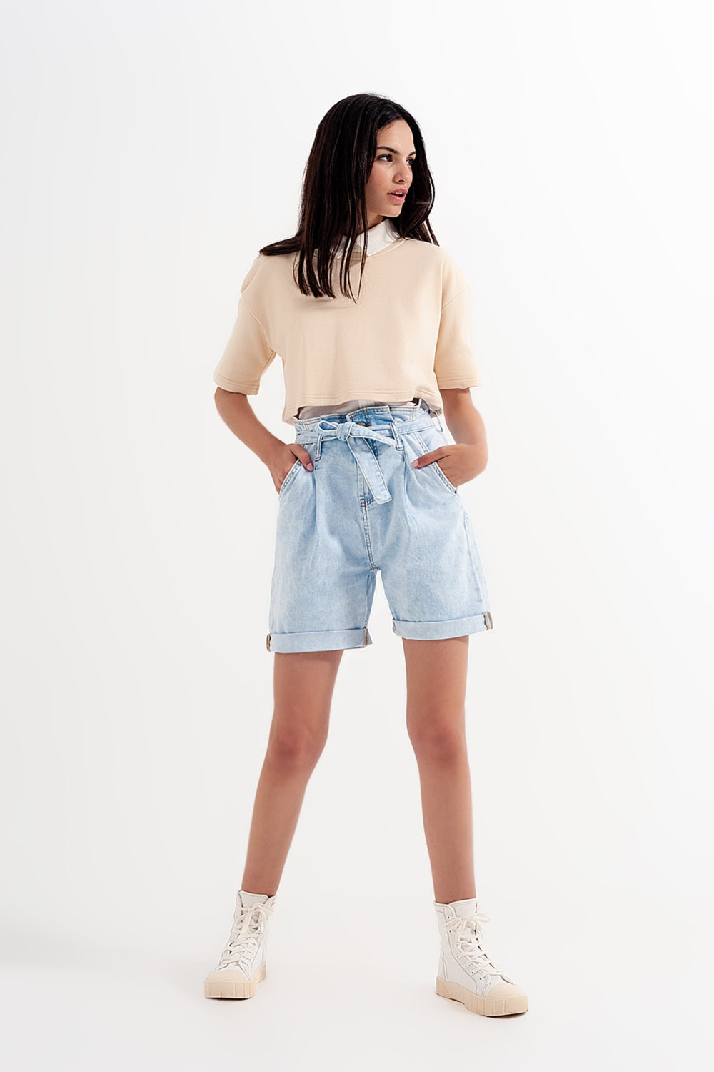 Shorts vaqueros con lavado azul claro y lazada en la cintura Q2