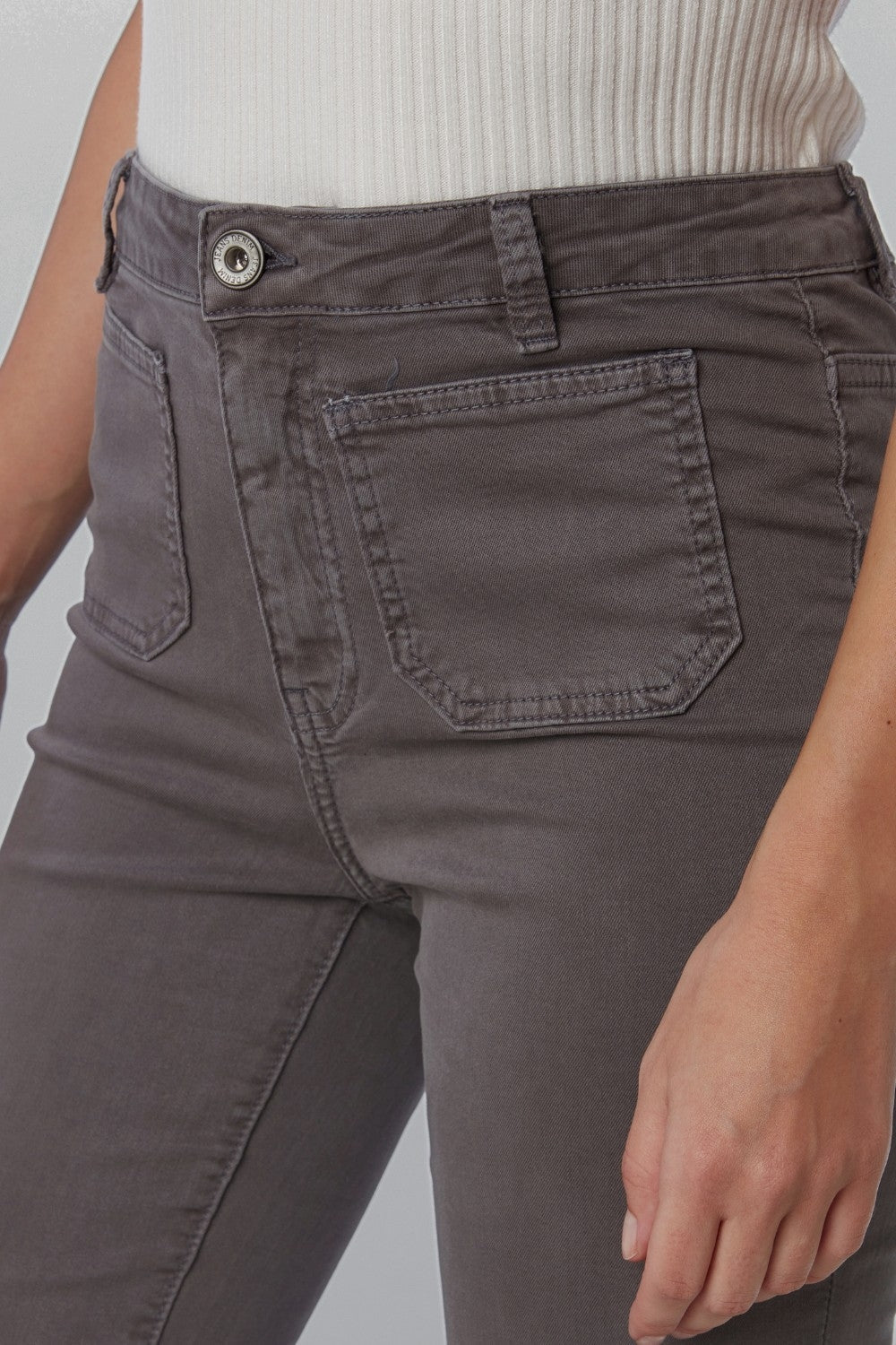 Skinny Flared Jeans Gris Oscuro Con Bolsillo Delantero Q2