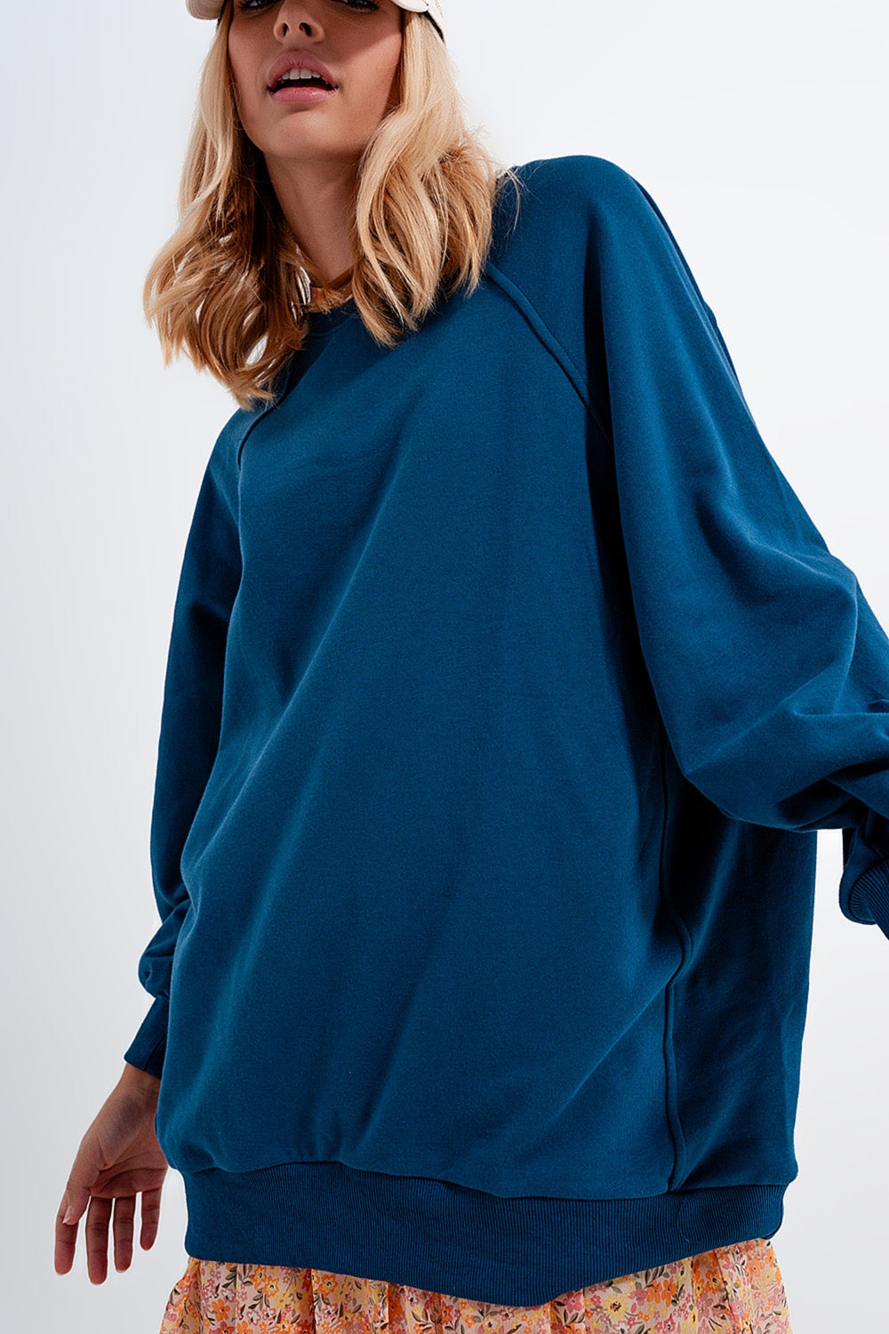 Sudadera azul extragrande con detalle de costuras Q2