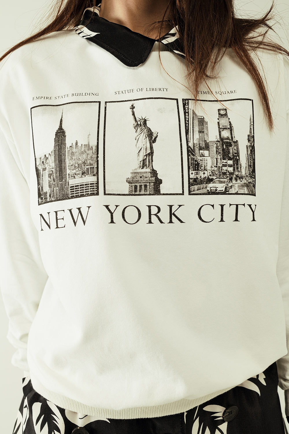 Sudadera blanco de manga larga y cuello redondo con estampado new york city Q2