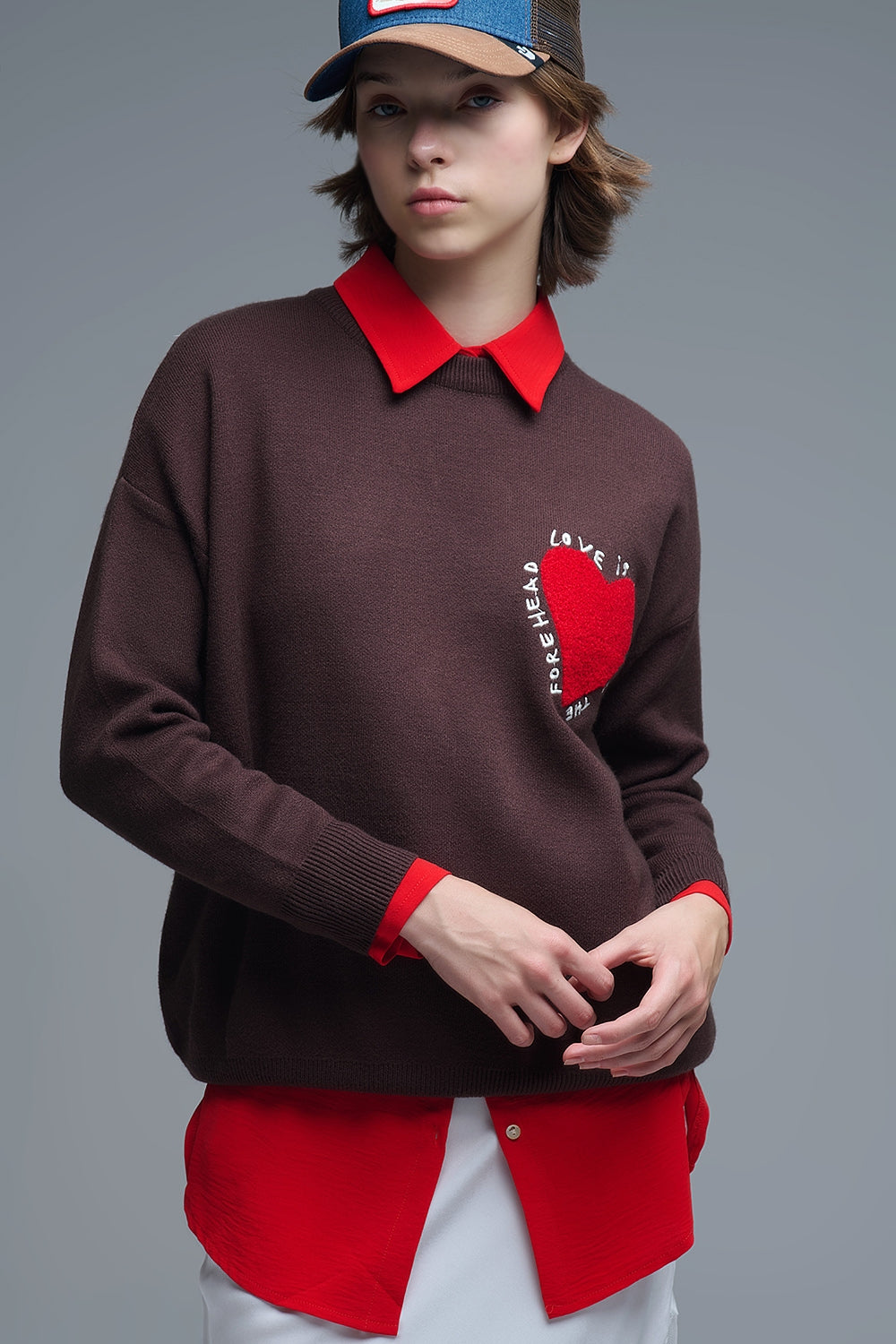 Q2 Sudadera de punto Corazón Bordado con Texto en Marrón