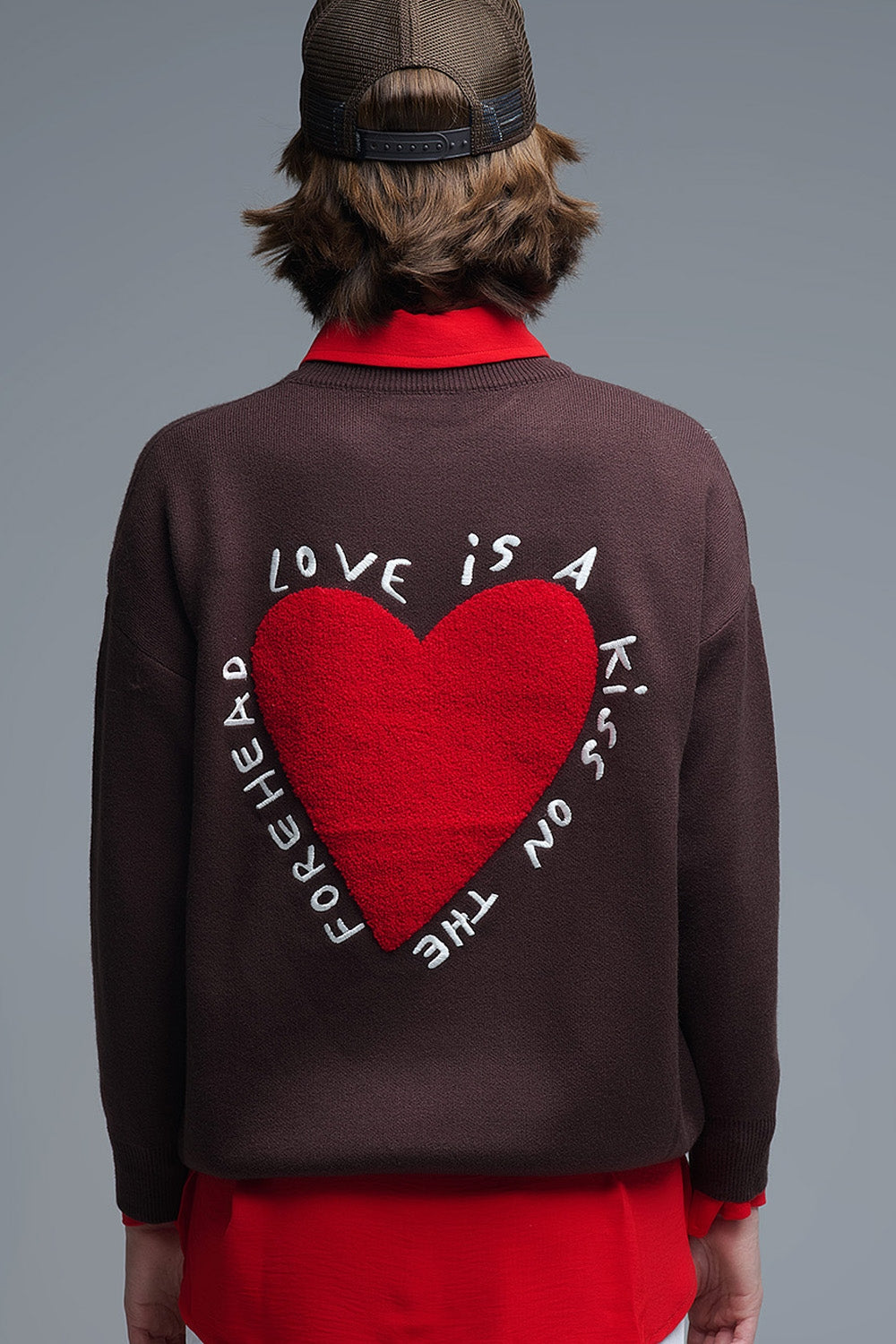 Sudadera de punto Corazón Bordado con Texto en Marrón Q2