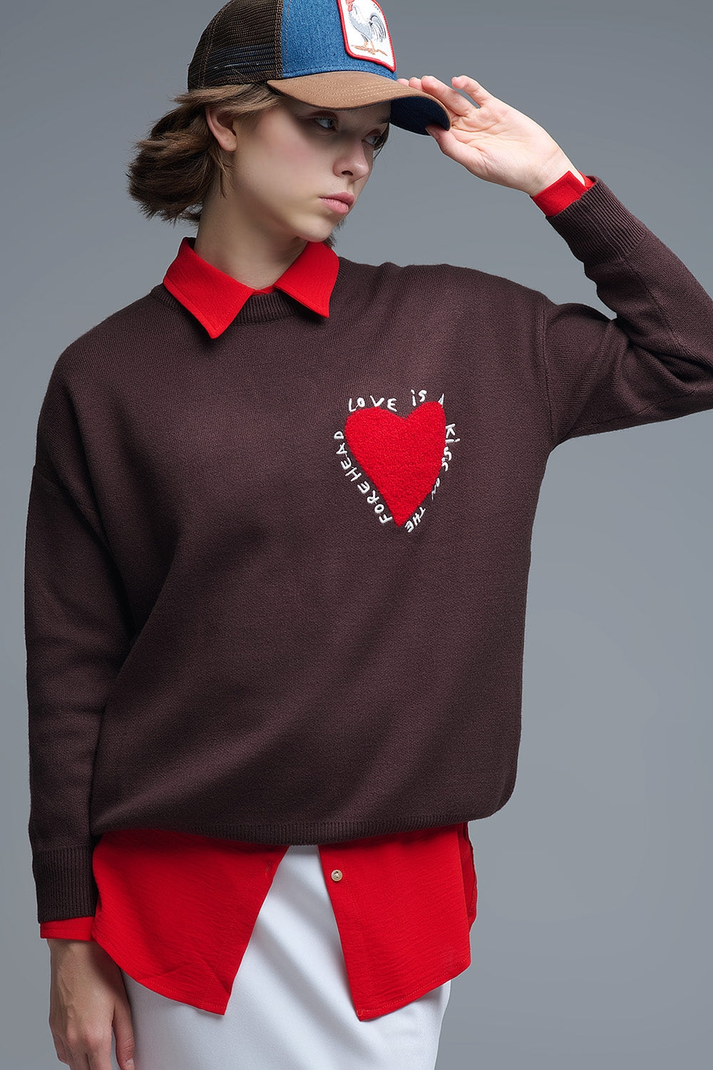 Sudadera de punto Corazón Bordado con Texto en Marrón Q2
