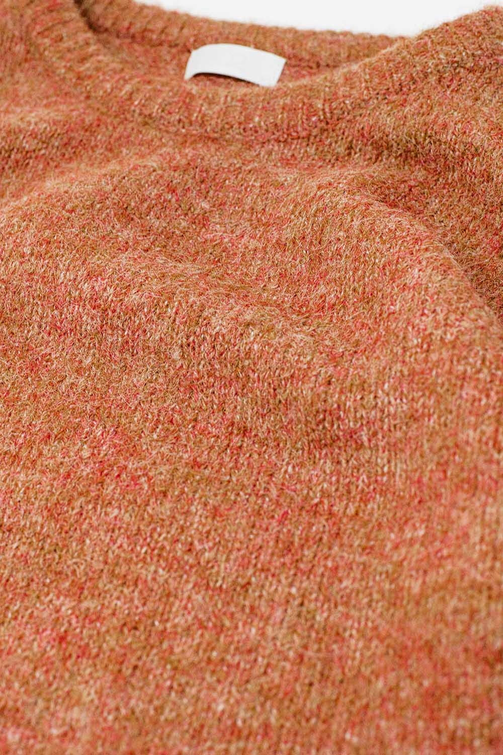 Suéter acogedor con mangas abullonadas en color camel Q2