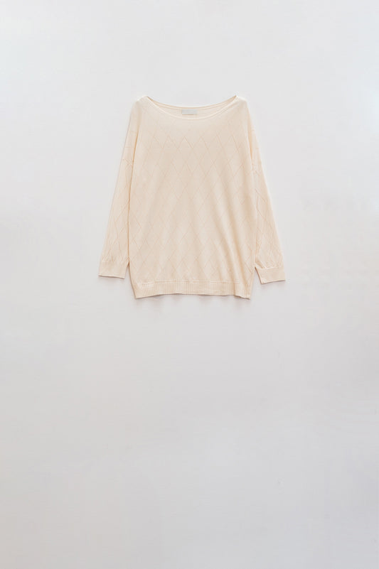 Q2 Suéter beige con estampado de rombos y cuello barco