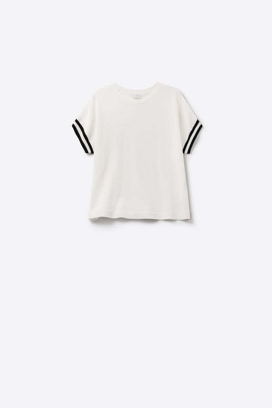 Q2 Suéter de ajuste relajado en blanco con detalle de contraste negro