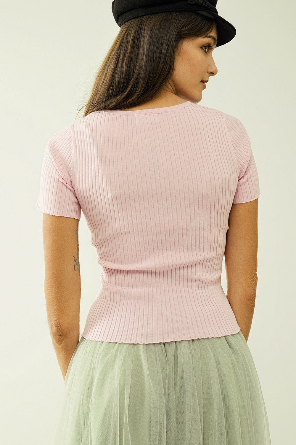 Sueter rosa con parte delantera cruzada y cuello en V Q2