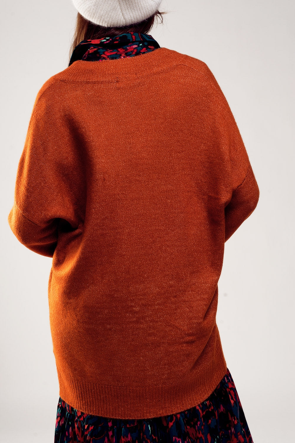 Sueter vestido de pico extragrande en color naranja Q2