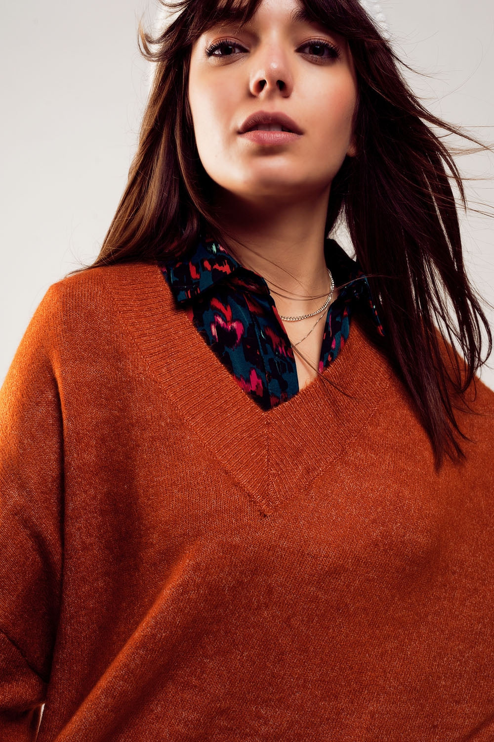 Sueter vestido de pico extragrande en color naranja Q2