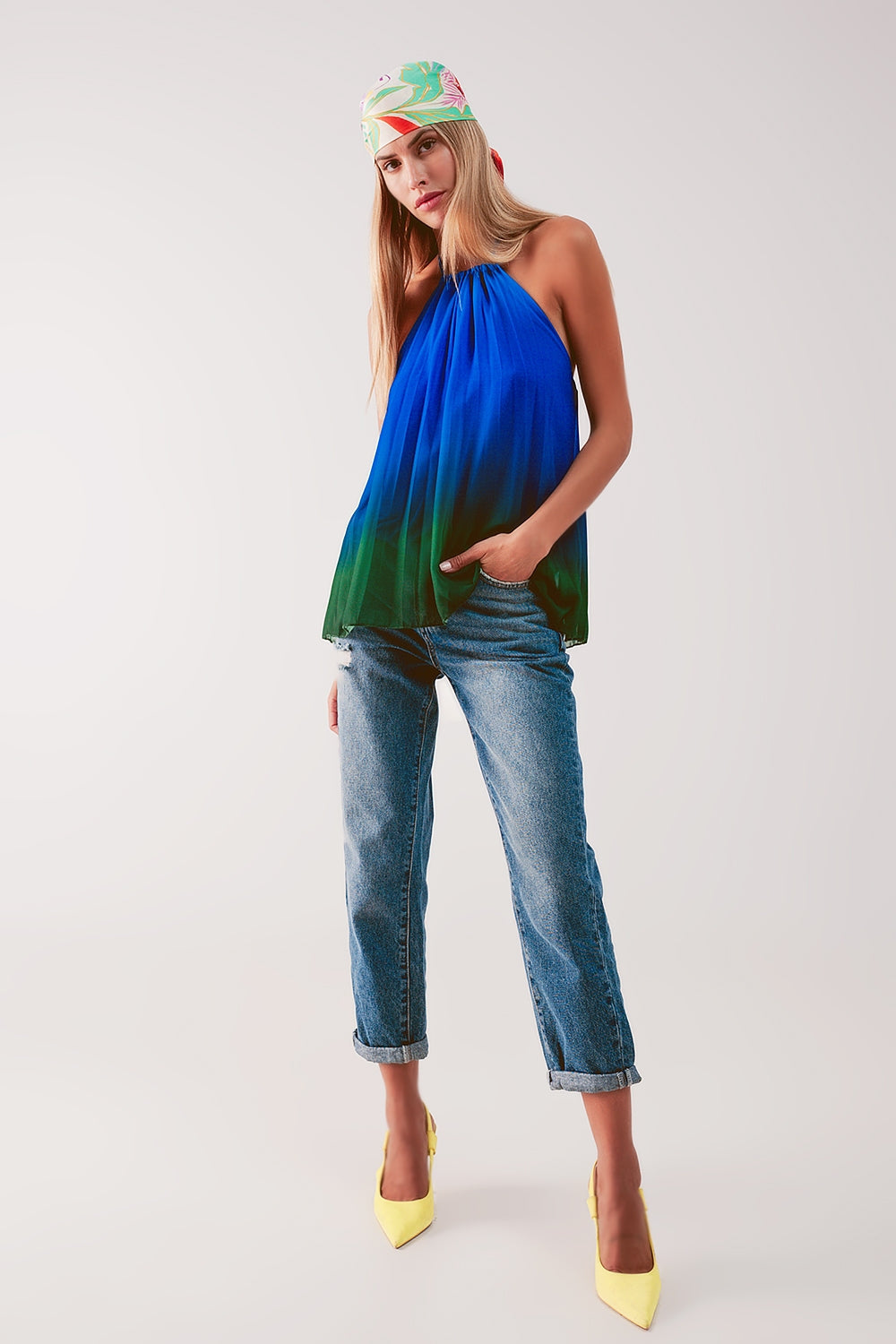 Top azul degradado plisado con cuello alto Q2