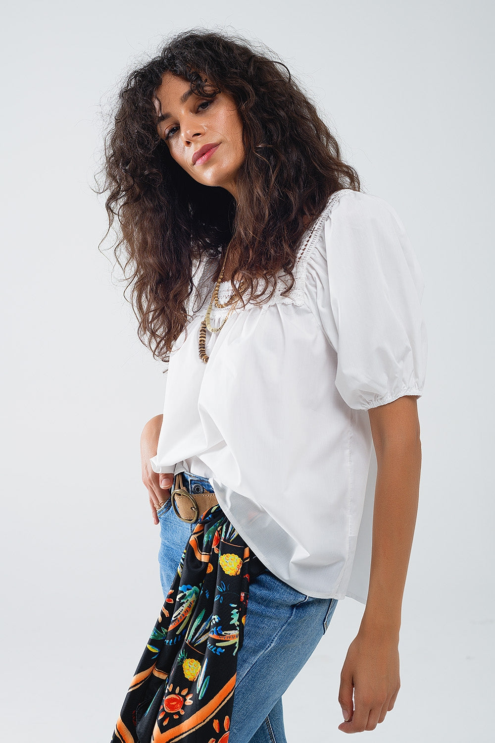 Top Blanco Con Escote Cuadrado Y Mangas Cortas Q2