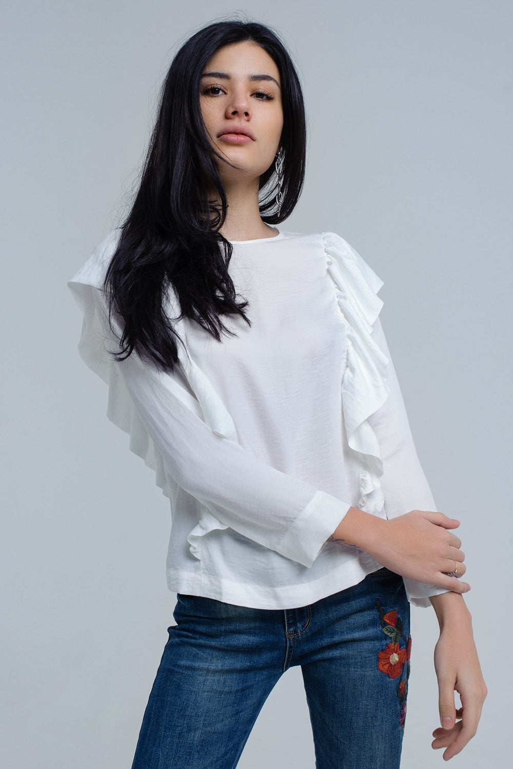 Top con detalle de volantes en crema Q2