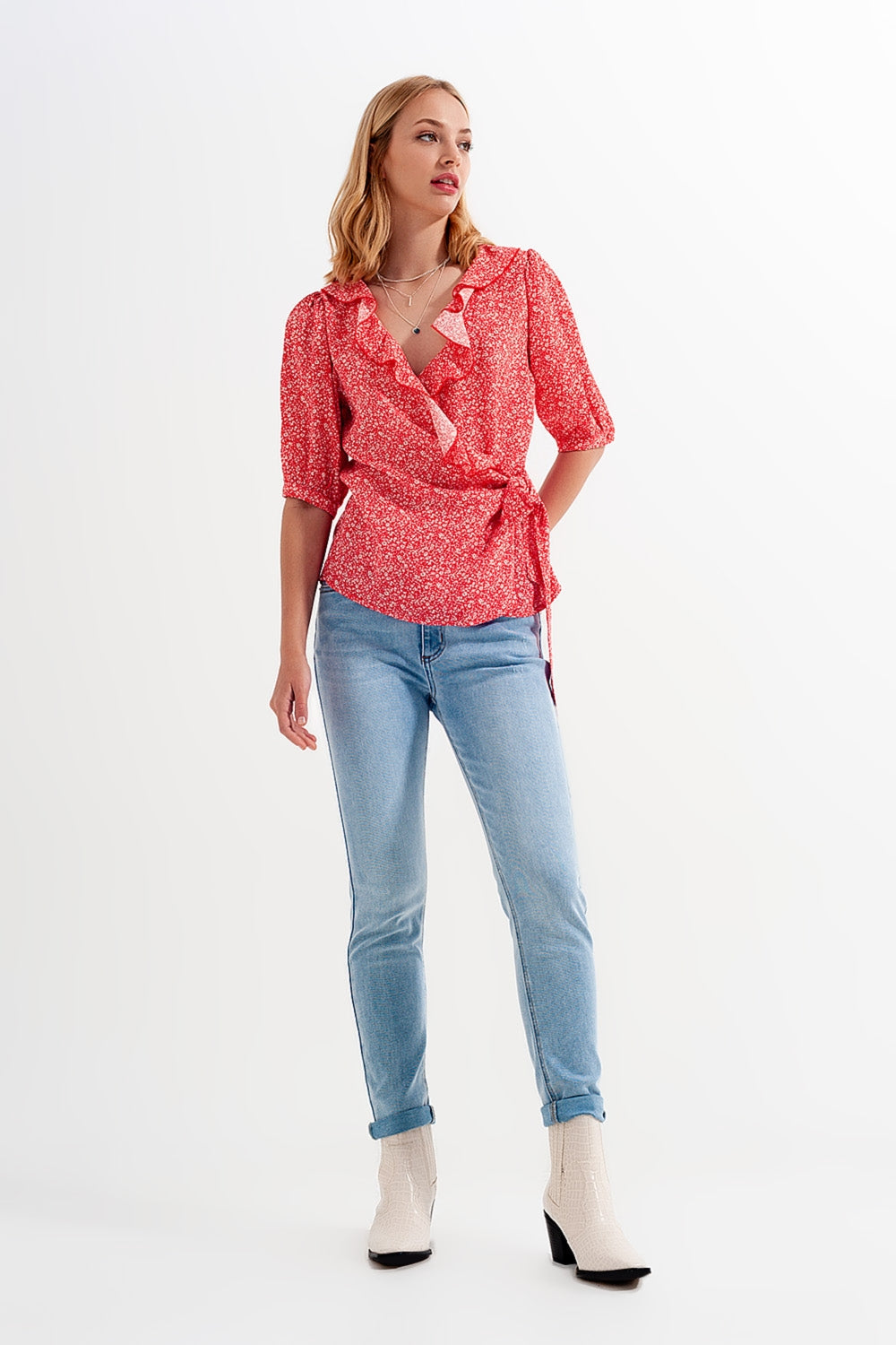 Top con diseño cruzado y estampado de flores en rojo Q2