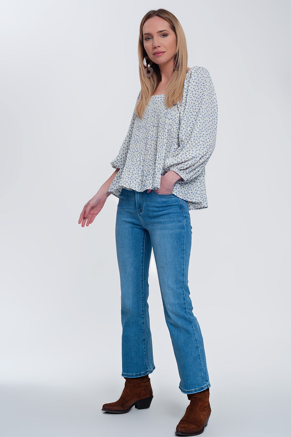 Top con escote cuadrado manga abullonada y estampado floral en azul Q2