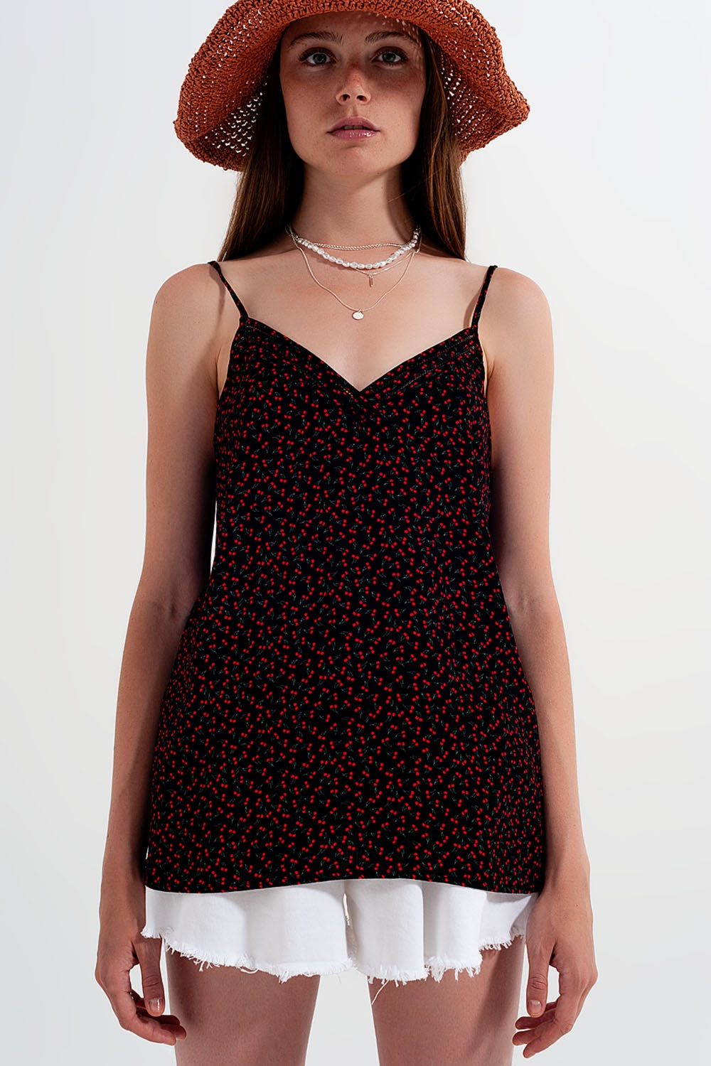 Top con estampado de cerezas en negro Q2