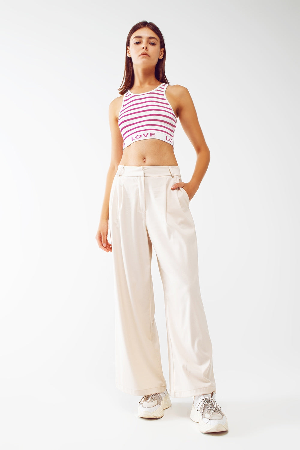 Top corto a rayas con texto Love en rosa Q2