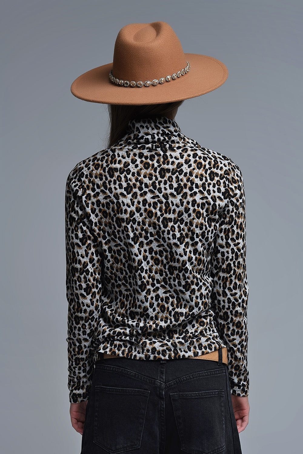 Top de cuello alto y manga larga con estampado de leopardo marrón Q2