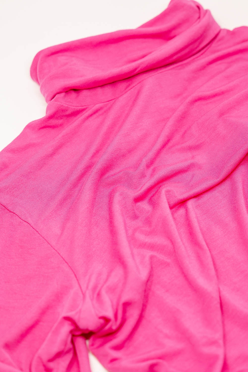 Top de cuello alto y manga larga en modal fucsia Q2
