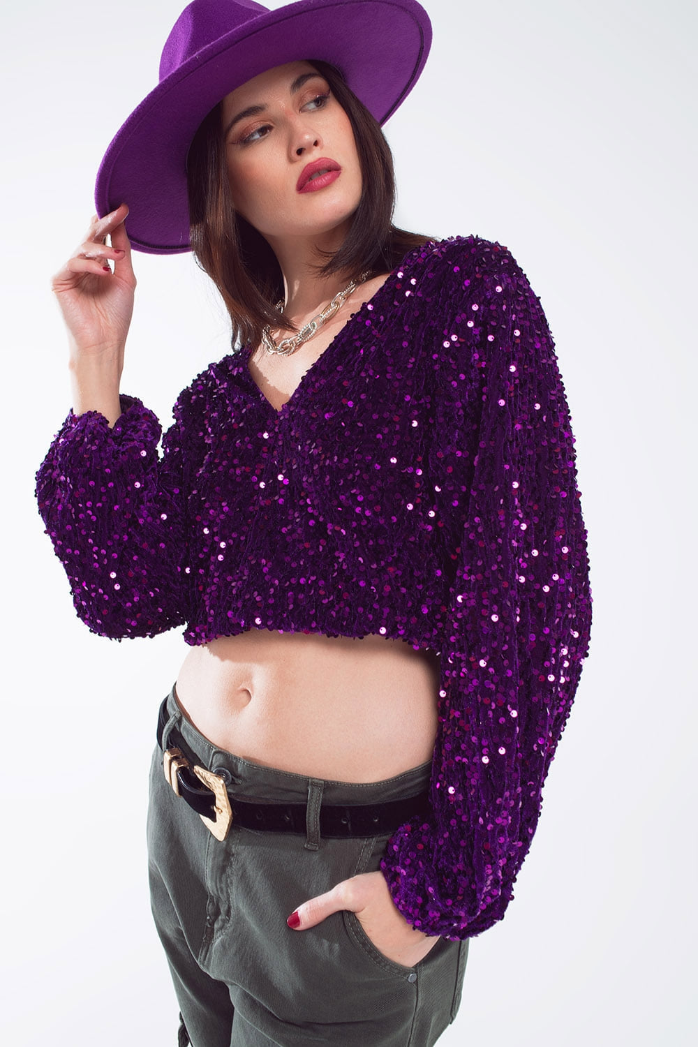 Top de lentejuelas morado con escote en V mangas globo y espalda abierta Q2