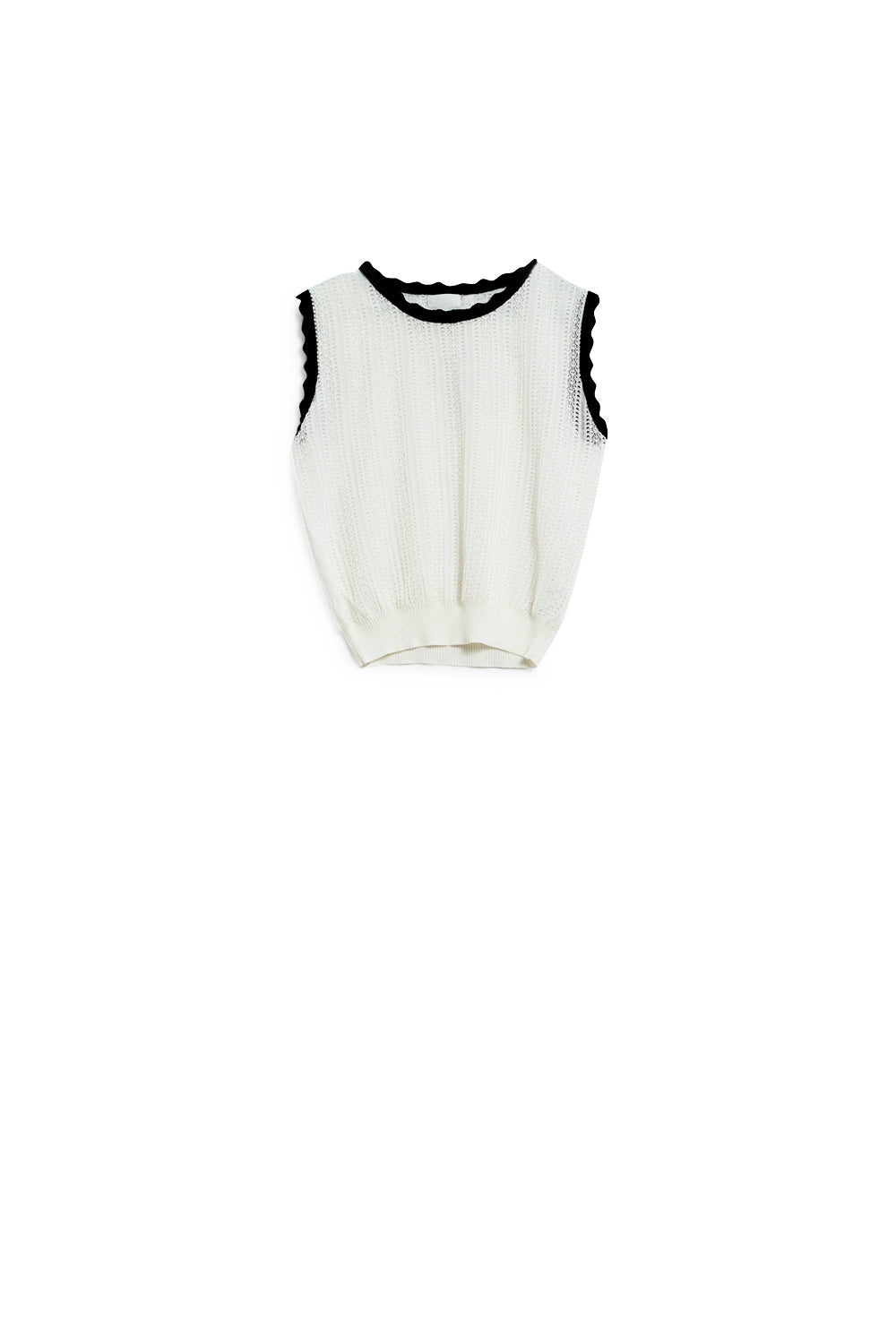 top de punto blanco con ribete ondulado negro Q2
