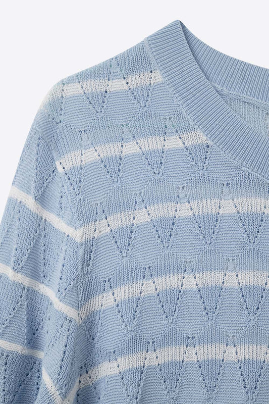 Top de punto calado azul cielo con mangas cortas y rayas blancas Q2