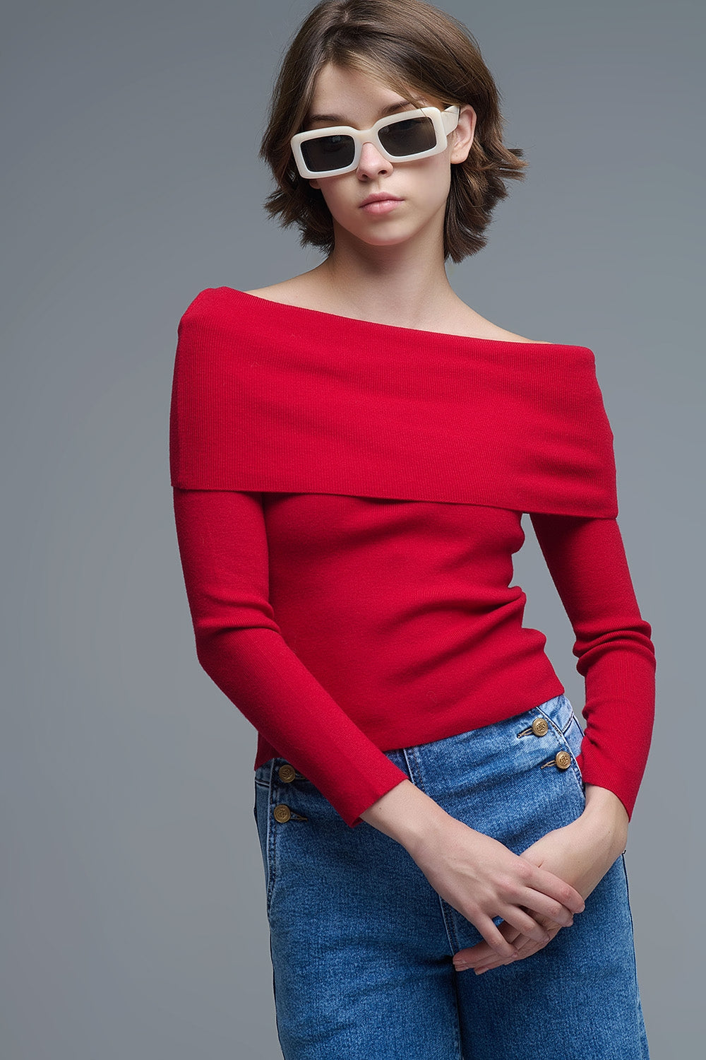 Top de punto rojo con hombros descubiertos Q2