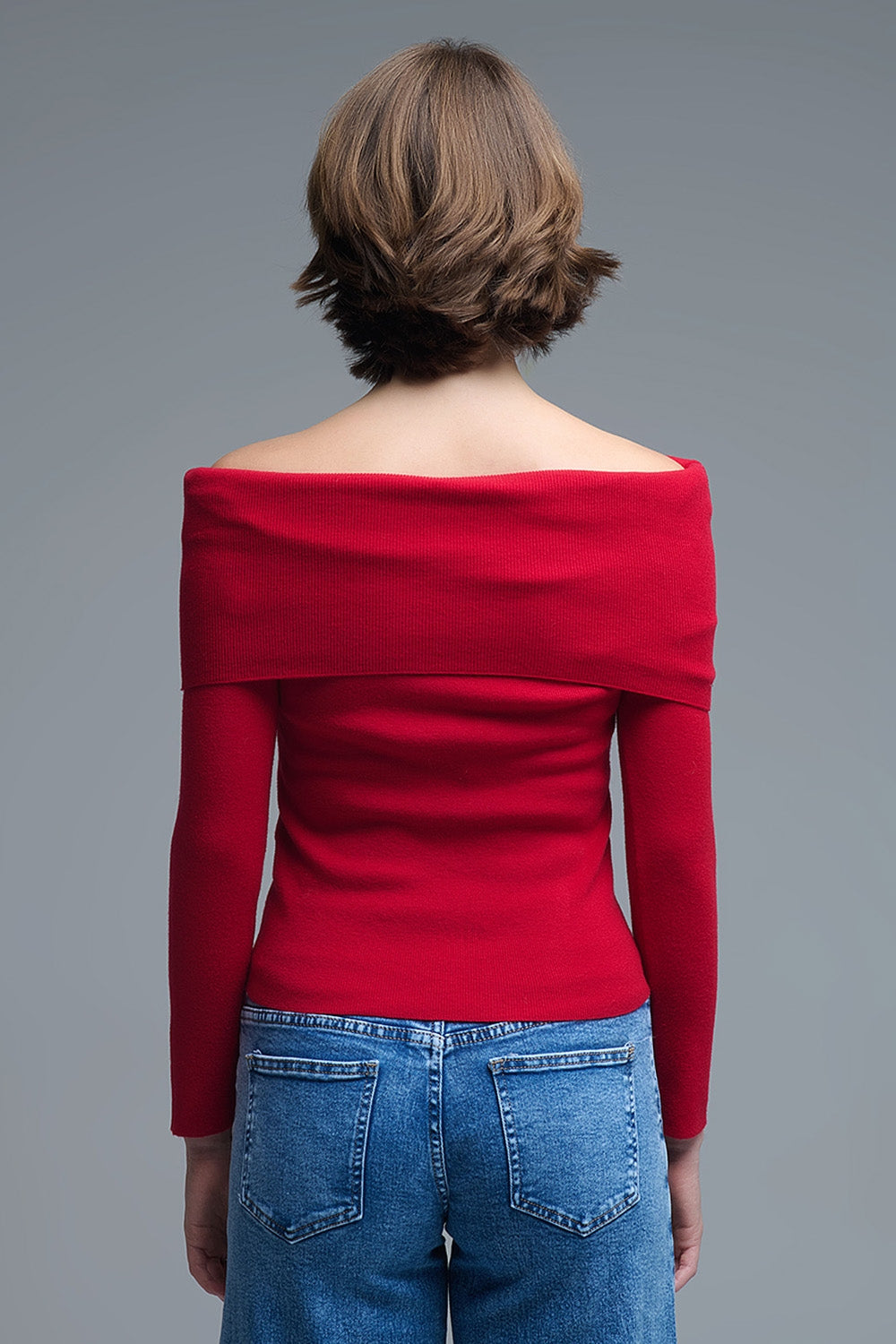 Top de punto rojo con hombros descubiertos Q2