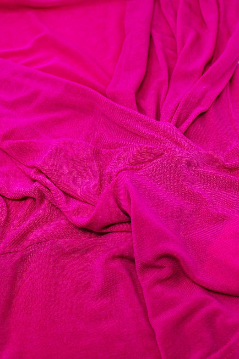 Top entallado con escote en V y mangas casquillo en fucsia Q2